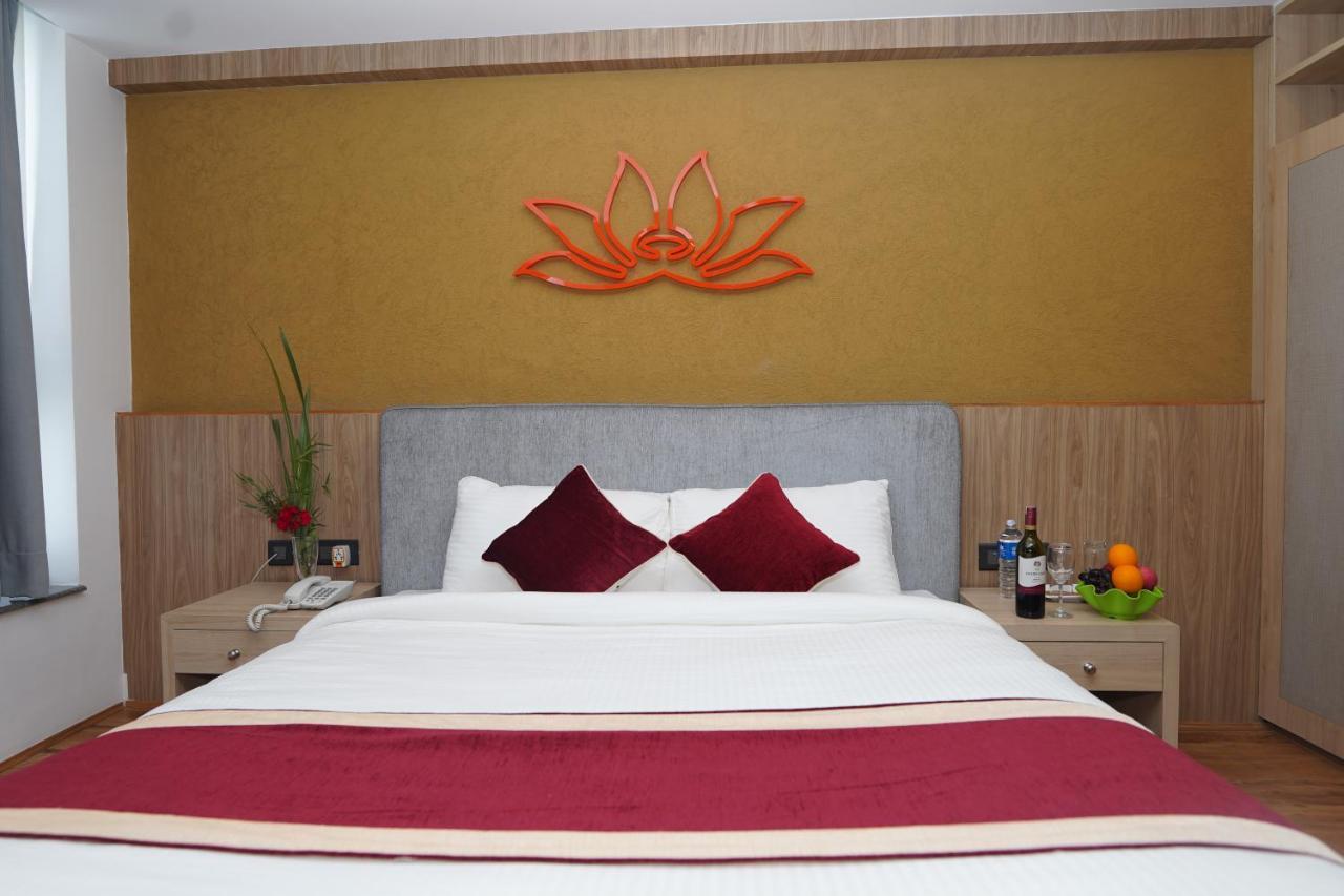 Lotus Shine & Amenities Hotel กาฐมาณฑุ ภายนอก รูปภาพ